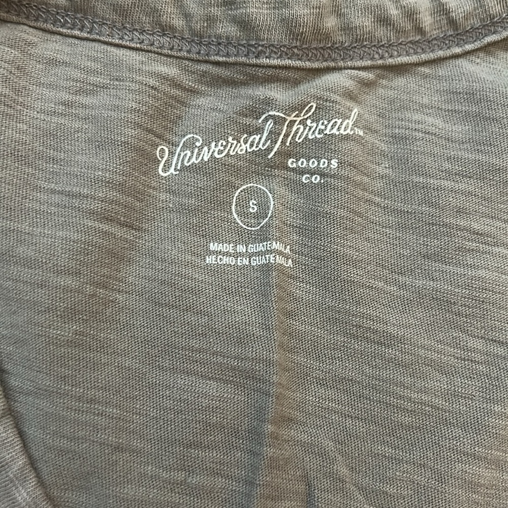 Universal Thread v-neck tee - Picture 2 of 2